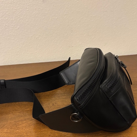 Coach Black Leather Terrain Belt Bag F75776 - excellent condition - Picture 4 of 8